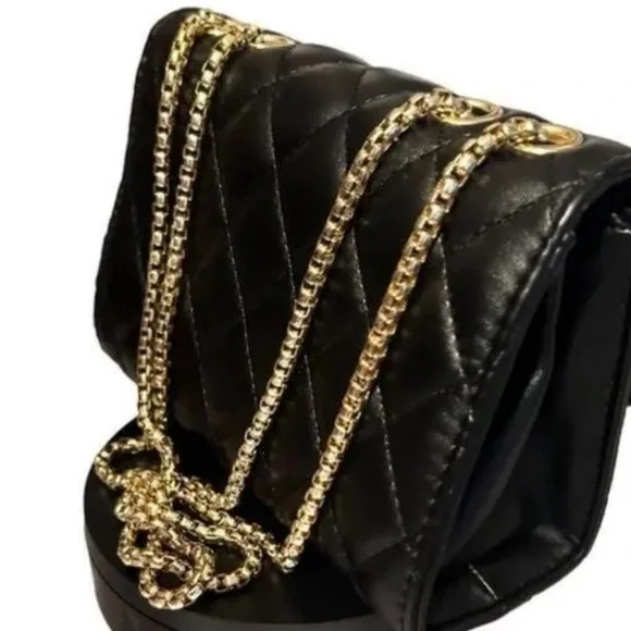 SOLD!!!! NWOT, Quilted Chain Crossbody Bag - Picture 3 of 4